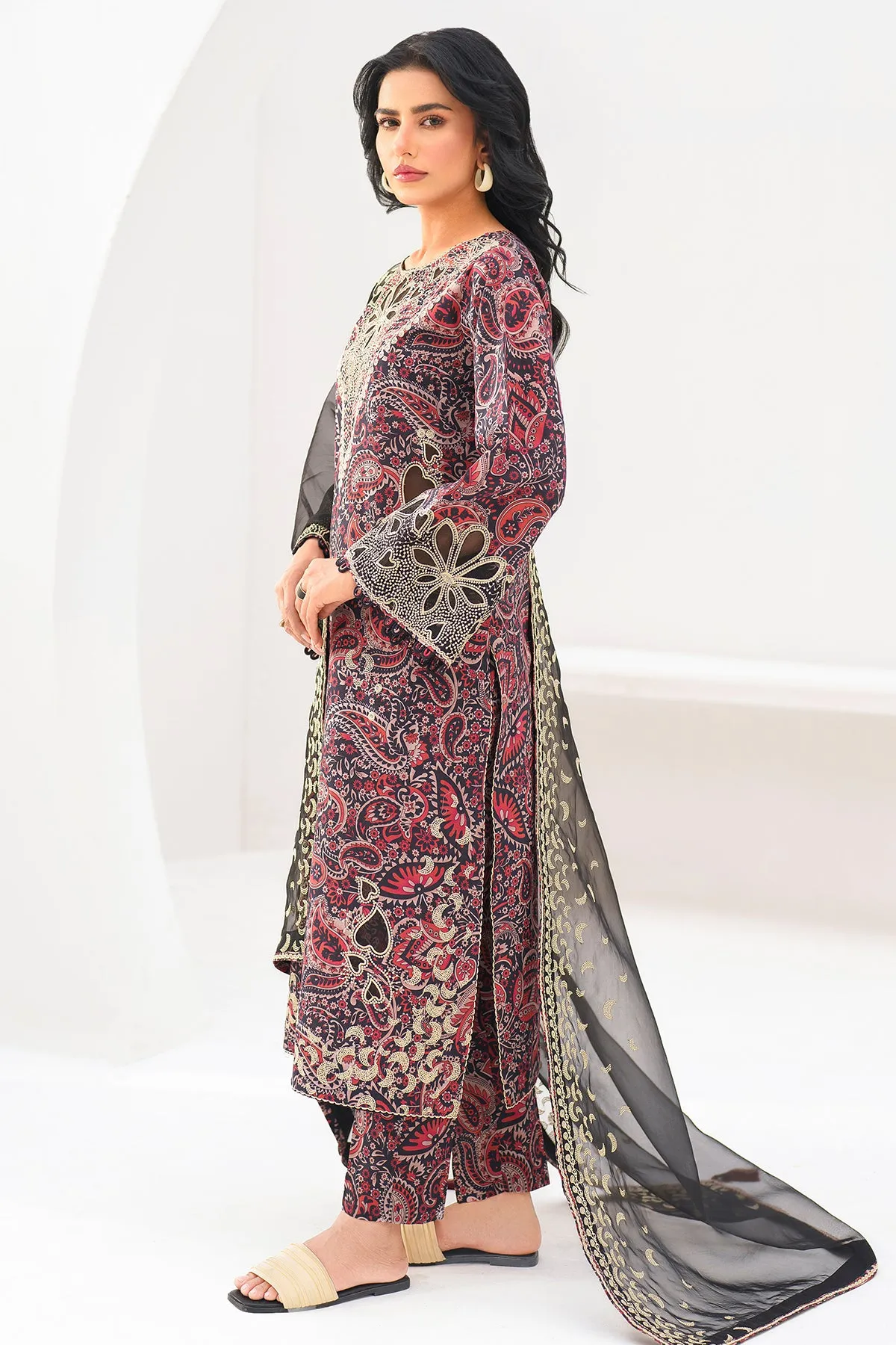 Embroidered Lawn USE-9034