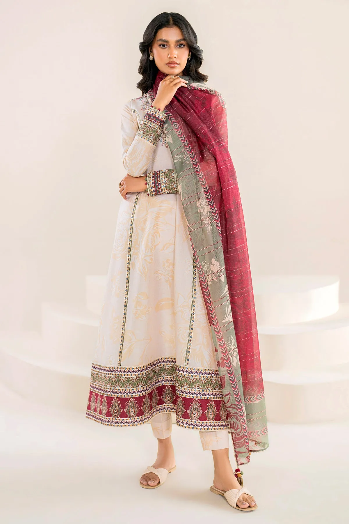 Embroidered Lawn USE-9040