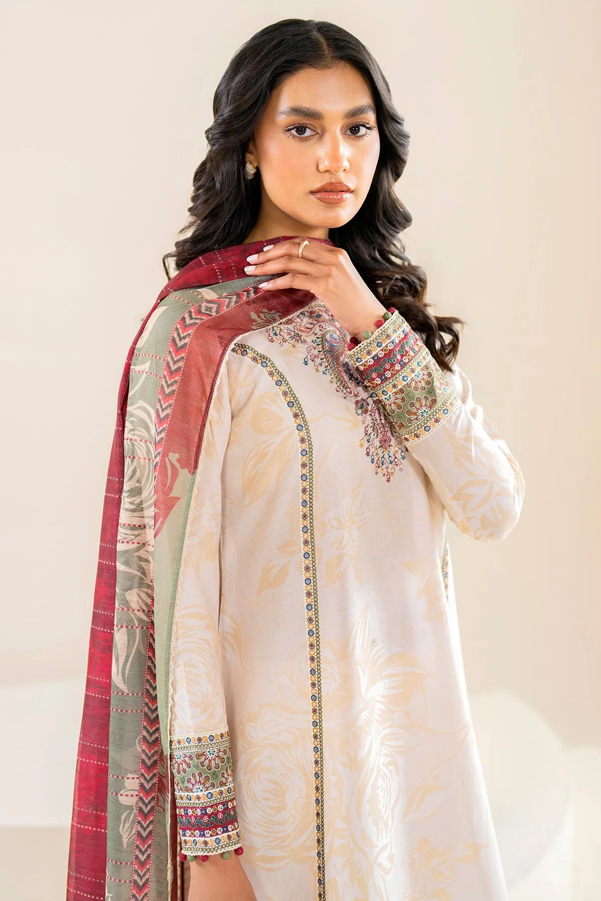 Embroidered Lawn USE-9040