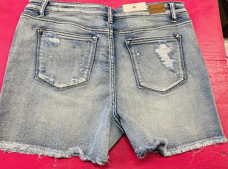 JB MID-RISE CUTOFFS WITH POCKET DESTROY